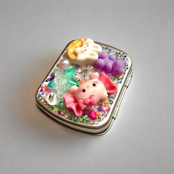 Handmade Decoden Mini Tin Pill Box, Hello Kitty Candy Sweets Kawaii Junk Case - Picture 3 of 6